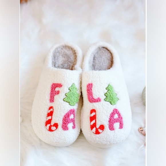 NEW FA LA LA Christmas SLIPPERS Size 40-41, 7.5/8 NEW 🎄💞🎄 - Picture 2 of 4